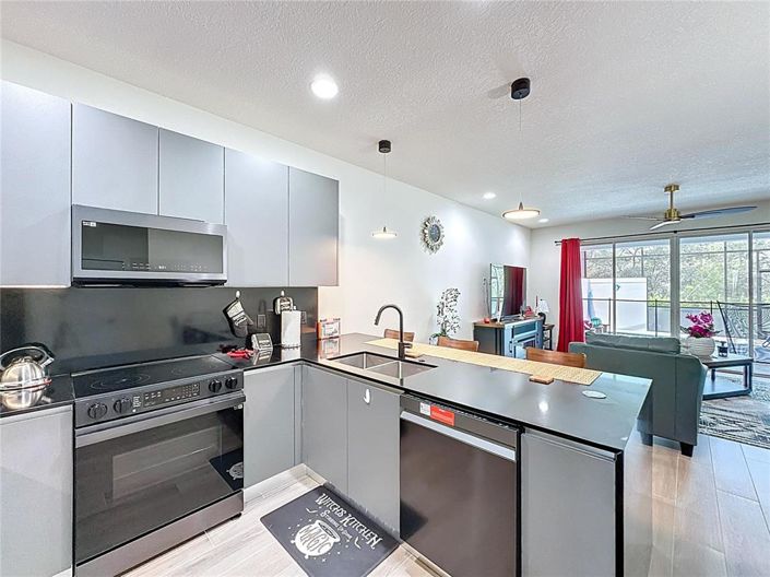 Image No.23-4 Bed Townhouse for sale