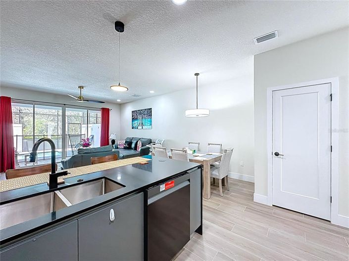 Image No.24-4 Bed Townhouse for sale