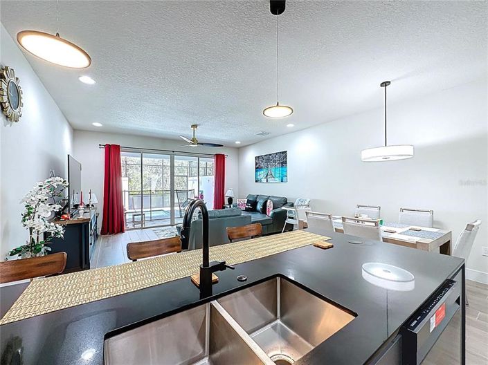 Image No.26-4 Bed Townhouse for sale