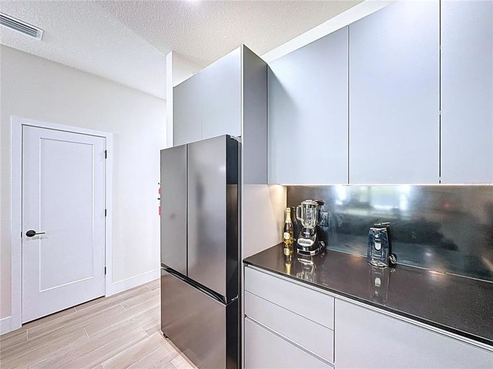 Image No.29-4 Bed Townhouse for sale