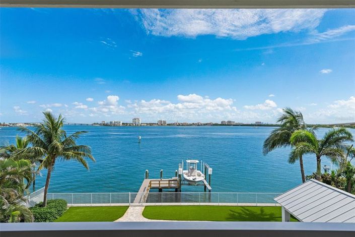 Image No.1-4 Bed Property for sale