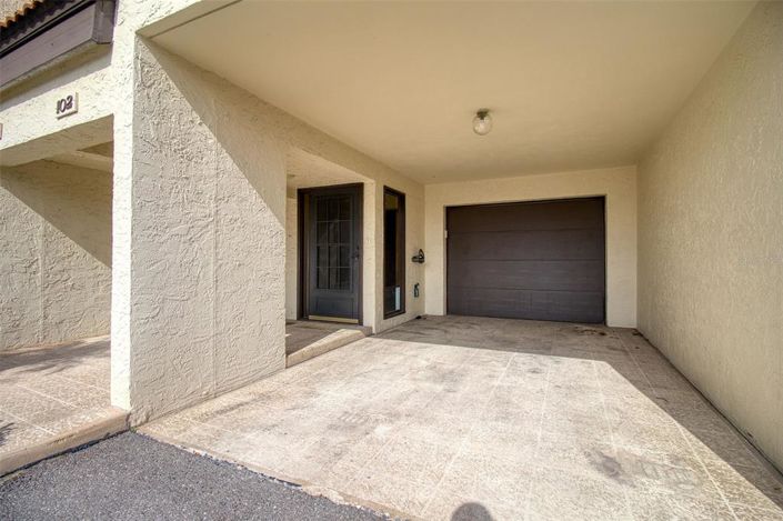 Image No.16-2 Bed Townhouse for sale