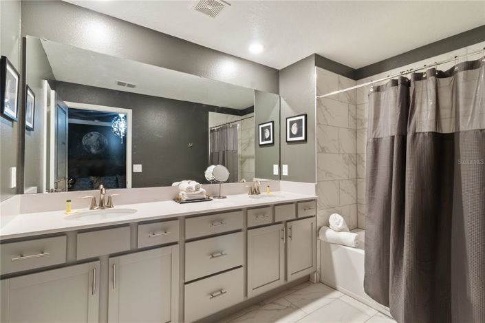 Image No.13-5 Bed Townhouse for sale