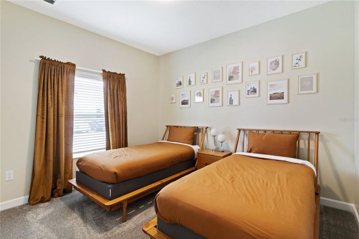 Image No.16-5 Bed Townhouse for sale