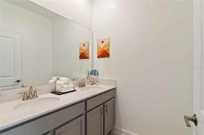 Image No.17-5 Bed Townhouse for sale