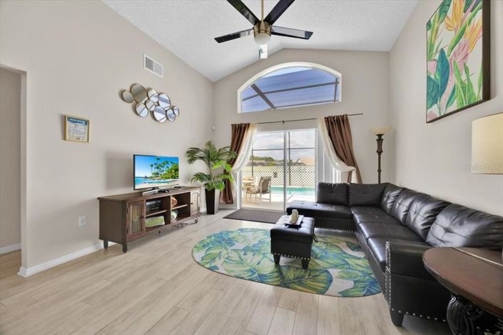 Image No.14-4 Bed Property for sale