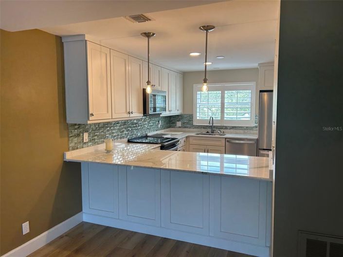 Image No.40-2 Bed Townhouse for sale