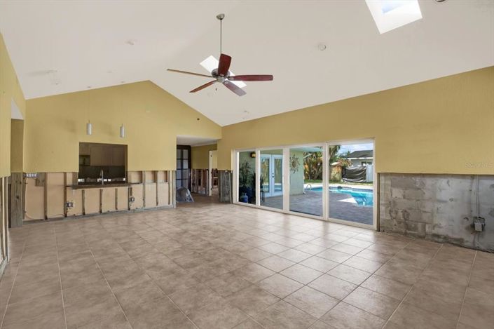 Image No.10-4 Bed Property for sale