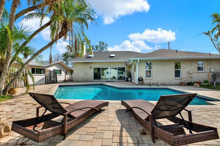 Image No.15-4 Bed Property for sale