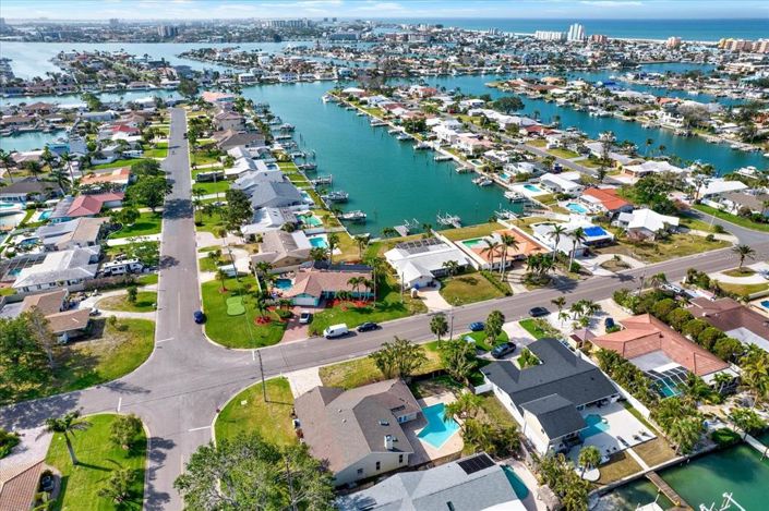 Image No.19-4 Bed Property for sale