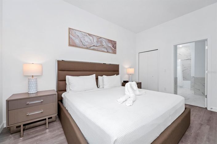 Image No.20-4 Bed Townhouse for sale