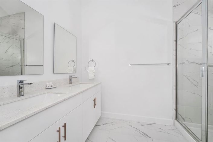 Image No.30-4 Bed Townhouse for sale