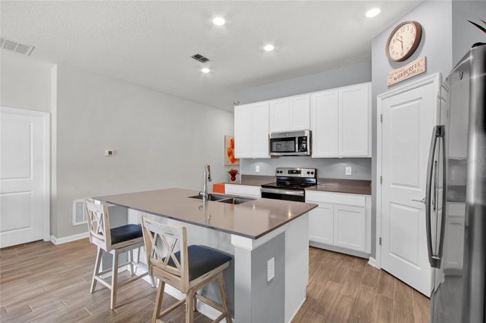 Image No.8-3 Bed Property for sale