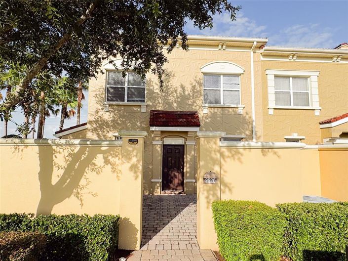 Image No.1-4 Bed Townhouse for sale