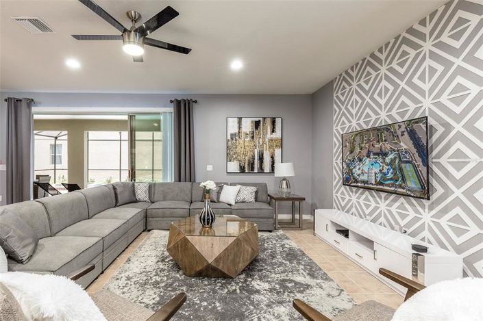 Image No.10-8 Bed Property for sale