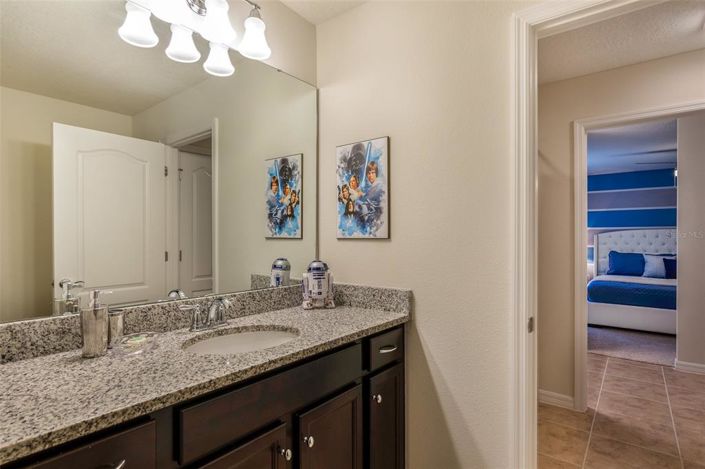 Image No.25-8 Bed Property for sale