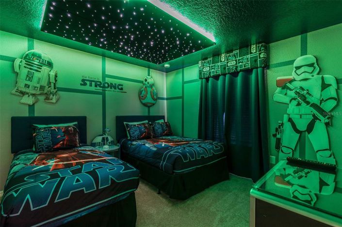 Image No.29-8 Bed Property for sale