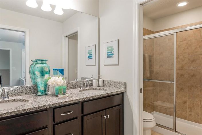 Image No.32-8 Bed Property for sale