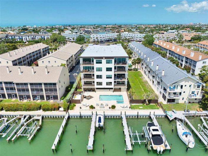 Image No.1-4 Bed Property for sale