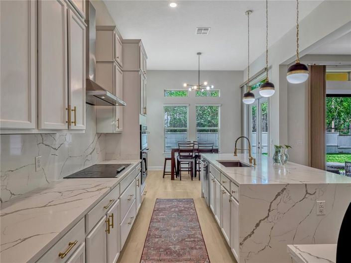 Image No.16-5 Bed Property for sale