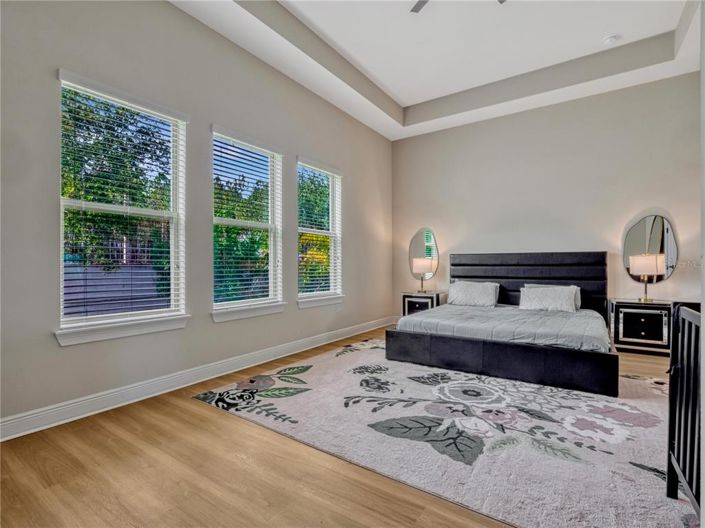 Image No.25-5 Bed Property for sale