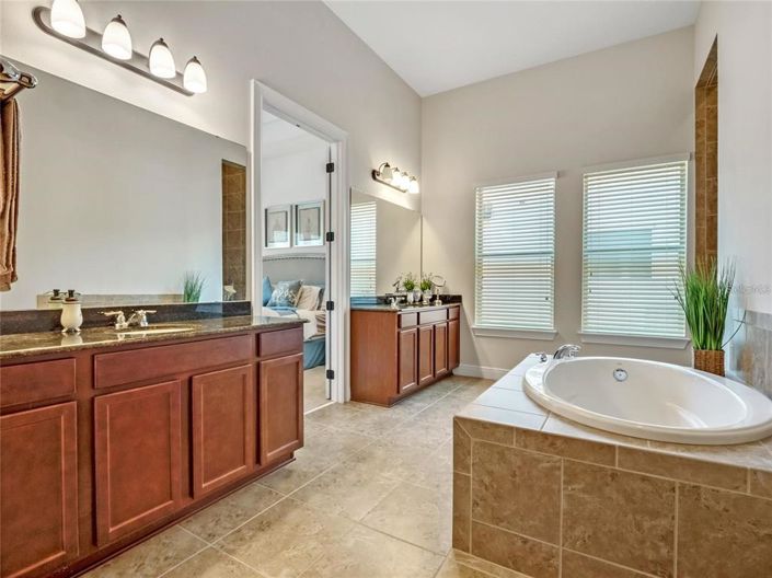 Image No.28-5 Bed Property for sale