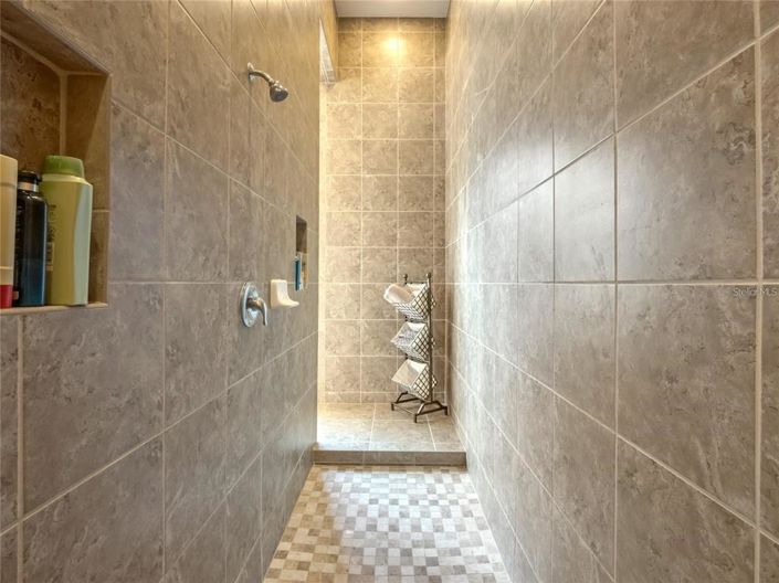 Image No.30-5 Bed Property for sale