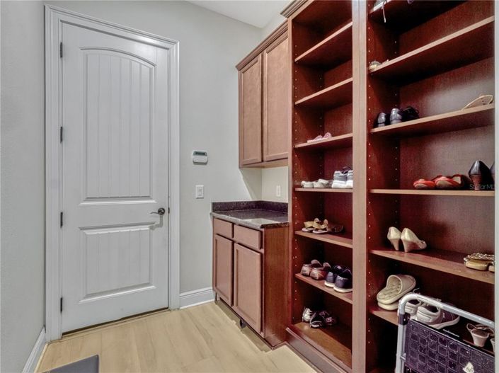 Image No.37-5 Bed Property for sale