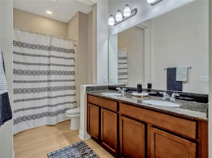 Image No.40-5 Bed Property for sale