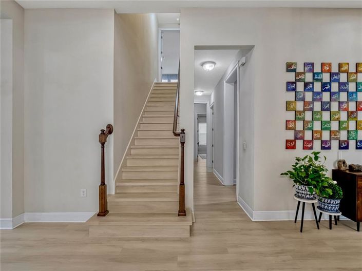 Image No.8-5 Bed Property for sale