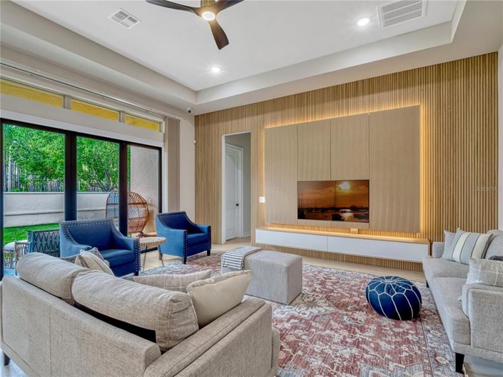 Image No.9-5 Bed Property for sale