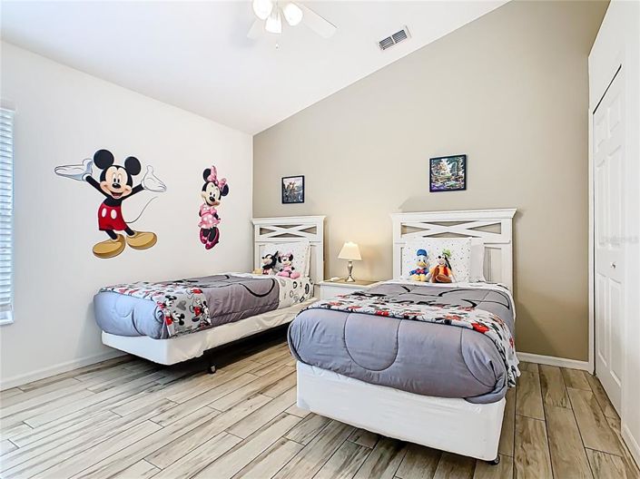 Image No.10-5 Bed Property for sale