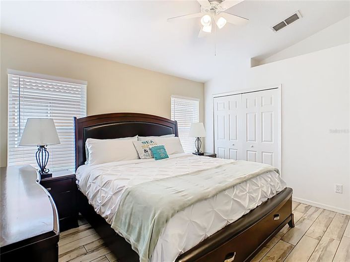 Image No.20-5 Bed Property for sale