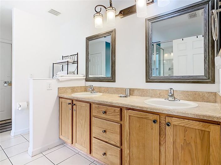 Image No.25-5 Bed Property for sale