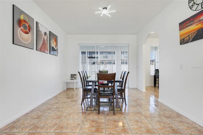 Image No.12-5 Bed Property for sale