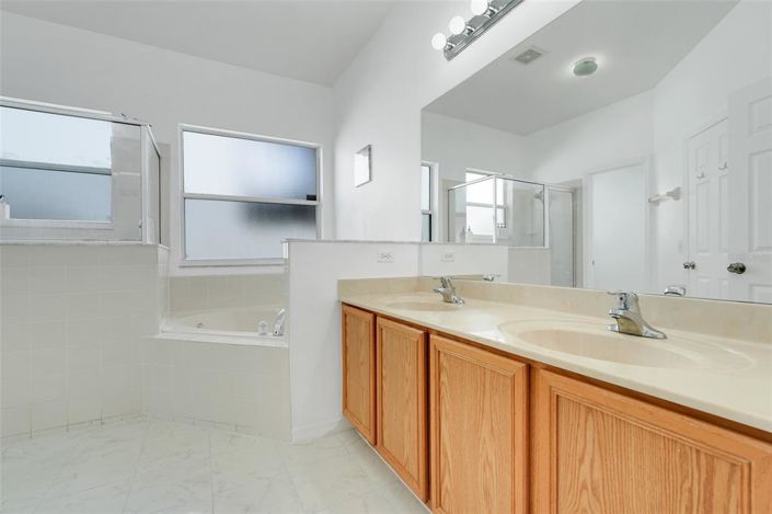 Image No.22-5 Bed Property for sale