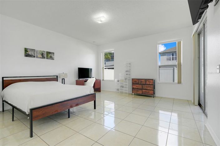 Image No.32-5 Bed Property for sale