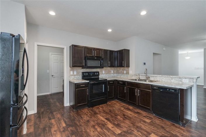 Image No.17-3 Bed Property for sale