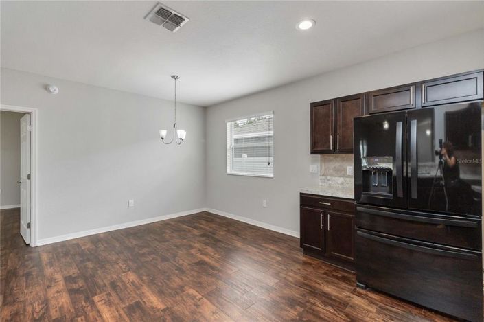 Image No.19-3 Bed Property for sale