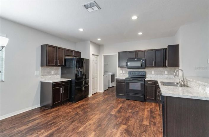 Image No.5-3 Bed Property for sale