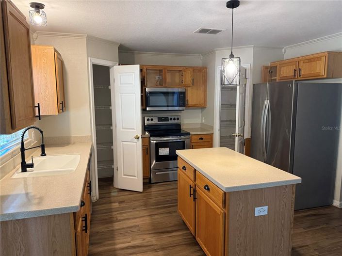 Image No.35-4 Bed Property for sale