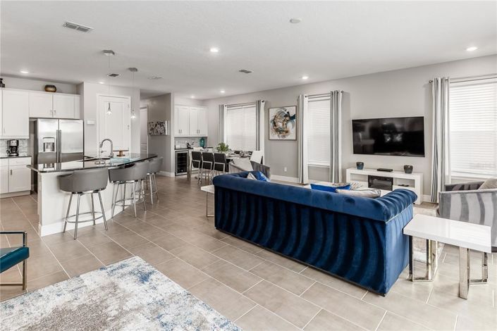 Image No.12-6 Bed Property for sale