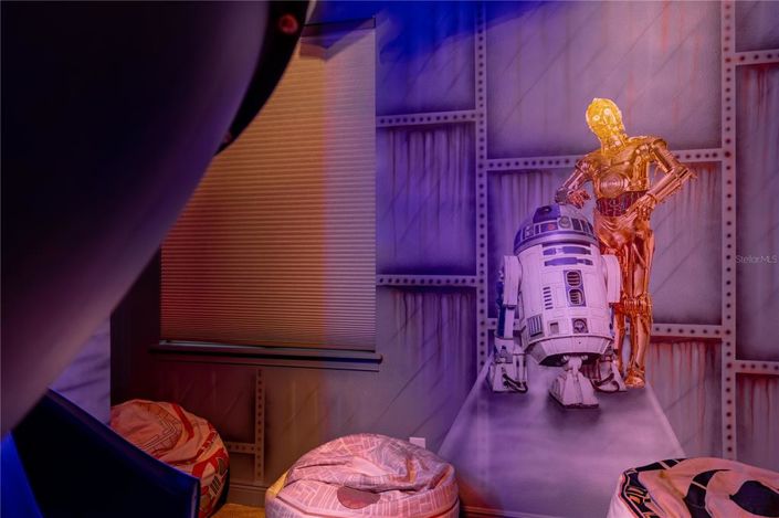 Image No.22-6 Bed Property for sale