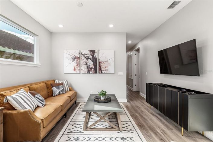 Image No.27-6 Bed Property for sale