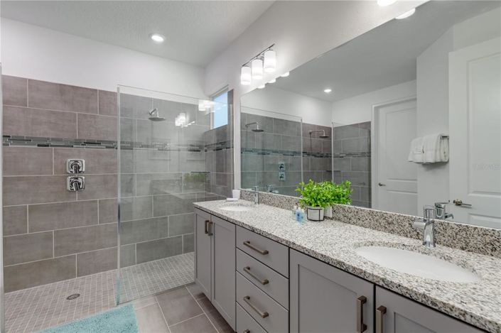 Image No.30-6 Bed Property for sale