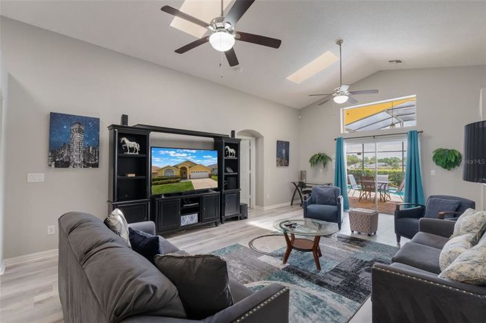 Image No.11-5 Bed Property for sale