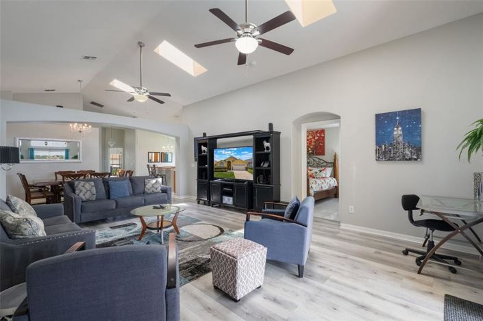 Image No.12-5 Bed Property for sale