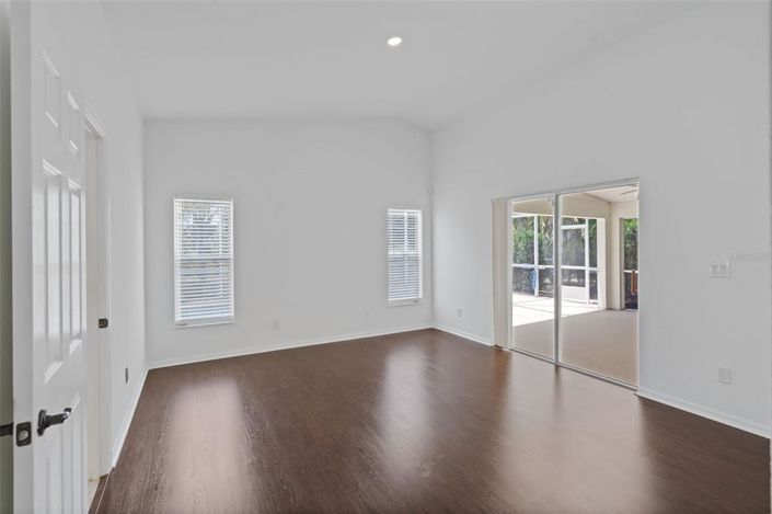 Image No.8-3 Bed Property for sale