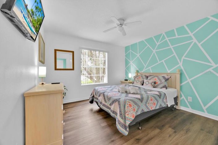 Image No.28-5 Bed Property for sale