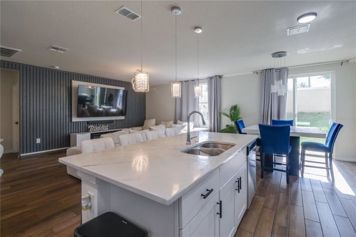 Image No.12-4 Bed Property for sale